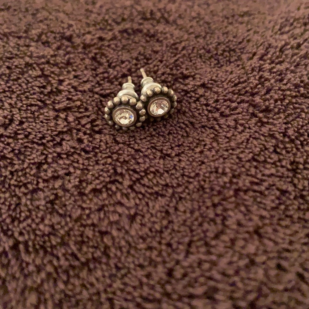 Small round Brighton studs